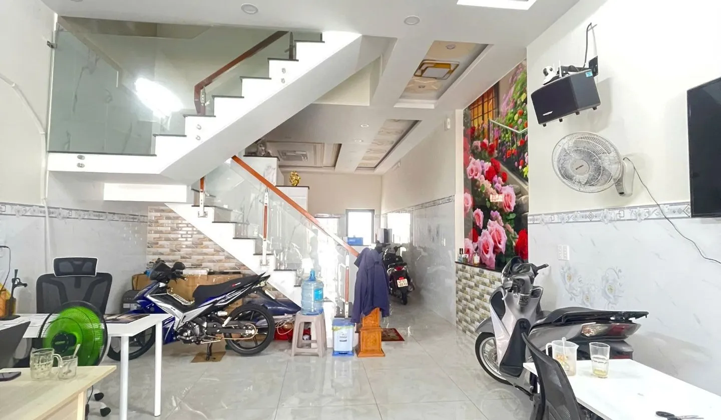 BÁN NHÀ 3 TẦNG BTCT - HXH PHAN VĂN HỚN - QUẬN 12 - NHÀ ĐẸP LUNG LINH - ĐANG CHO THUÊ... Bán nhà riêng tại Đông Hưng Thuận, Hồ Chí Minh 01