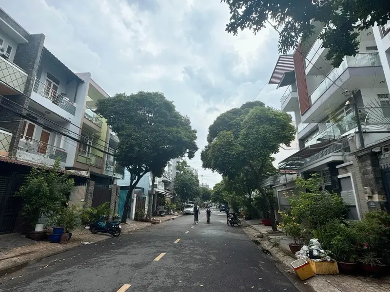 Nhà mặt phố 6 tầng, 5 PN, có thang máy tại Phú Thạnh, Tân Phú... Bán nhà mặt phố tại Phú Thạnh, Hồ Chí Minh 01