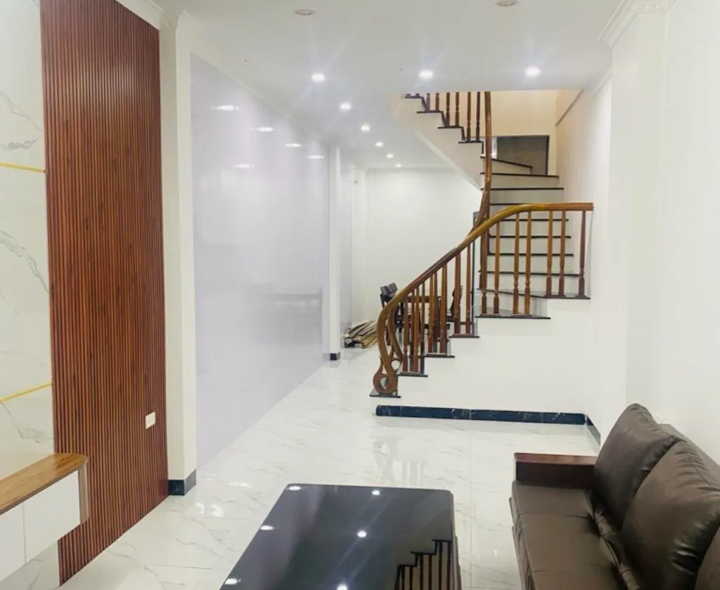 🔥 NGỘP GIẢM SỐC 600 TRIỆU – GIÁ MỚI CHỈ 8,9 TỶ 🔥
🏡 HÀNG HIẾM PHỐ TRẠM – 44M² – FULL NỘI THẤT – N... Bán nhà riêng tại Long Biên, Hà Nội 01