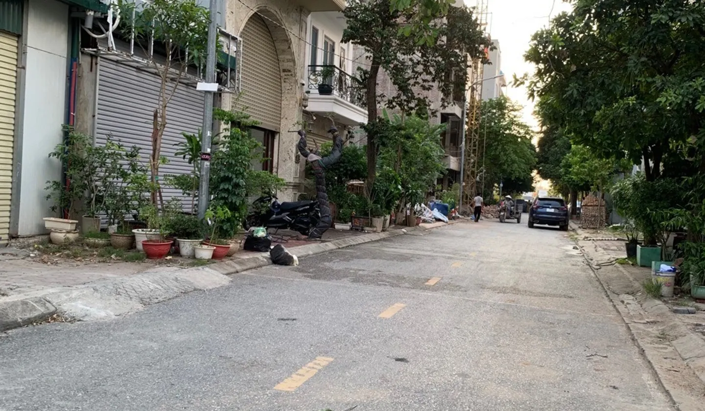 BÁN ĐẤT TẶNG NHÀ PHƯỜNG LONG BIÊN - VỈA HÈ PHÂN LÔ - HIẾM... Bán đất tại Long Biên, Hà Nội 01