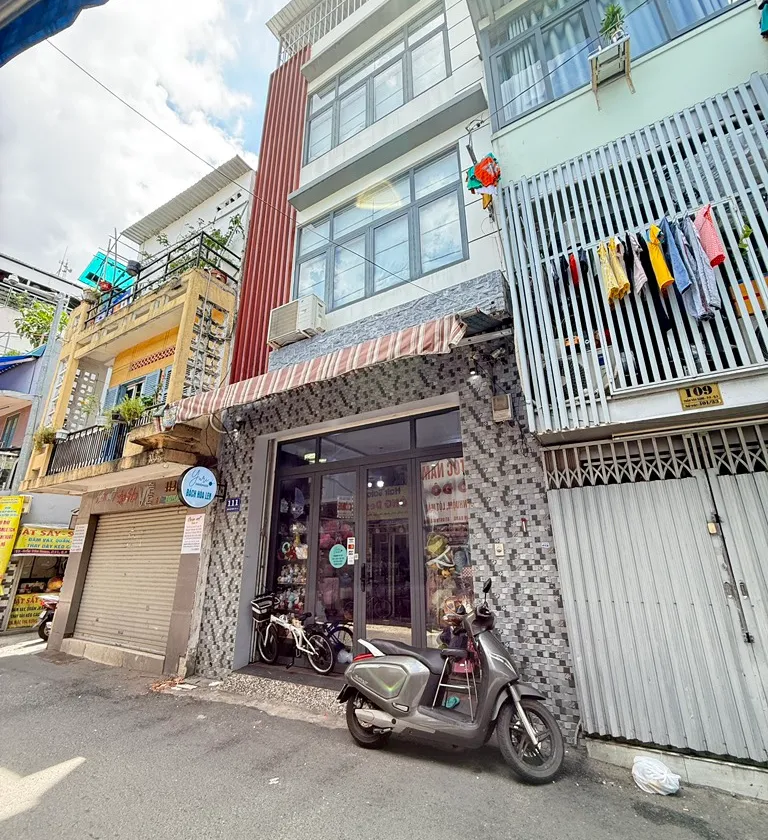 Nhà mặt tiền Quận 3, 4 phòng ngủ, sẵn sàng kinh doanh... Bán nhà mặt phố tại Nhiêu Lộc, Hồ Chí Minh 01