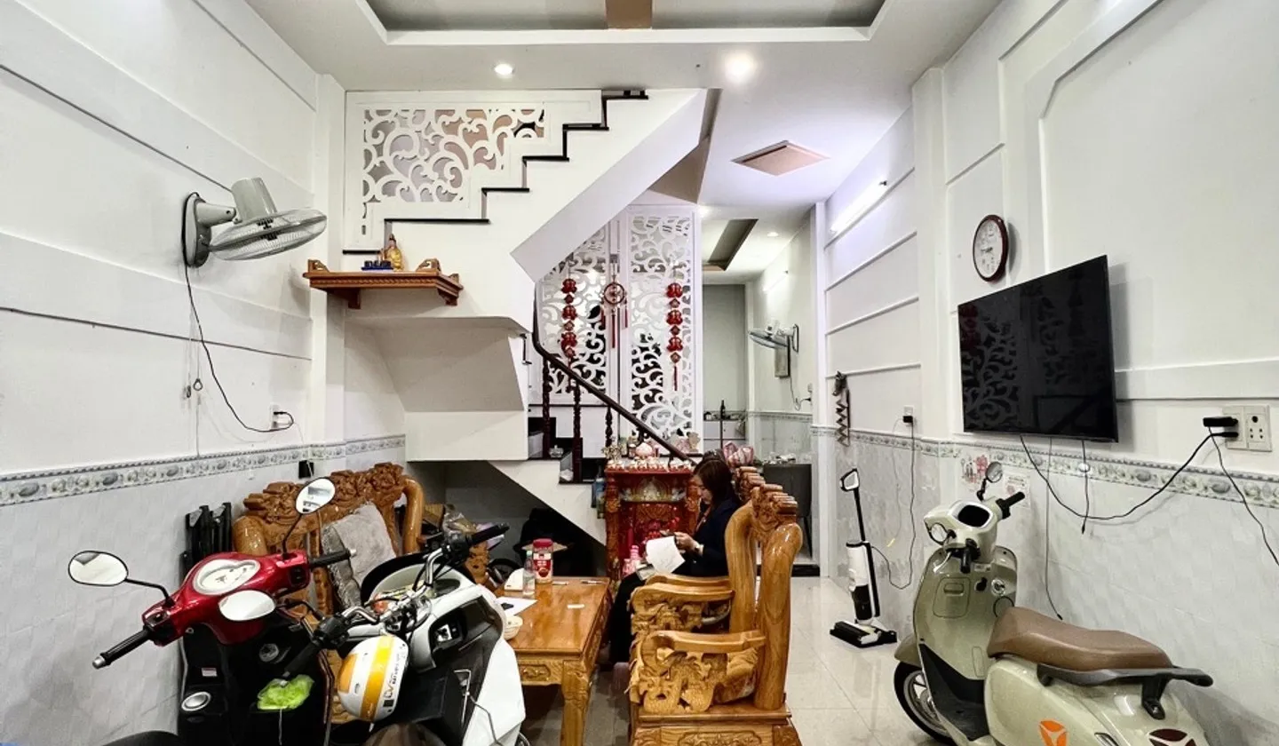 Nhà 4 tầng xinh xắn, nội thất mới, hẻm xe hơi sáng sủa... Bán nhà riêng tại Phú Định, Hồ Chí Minh 01