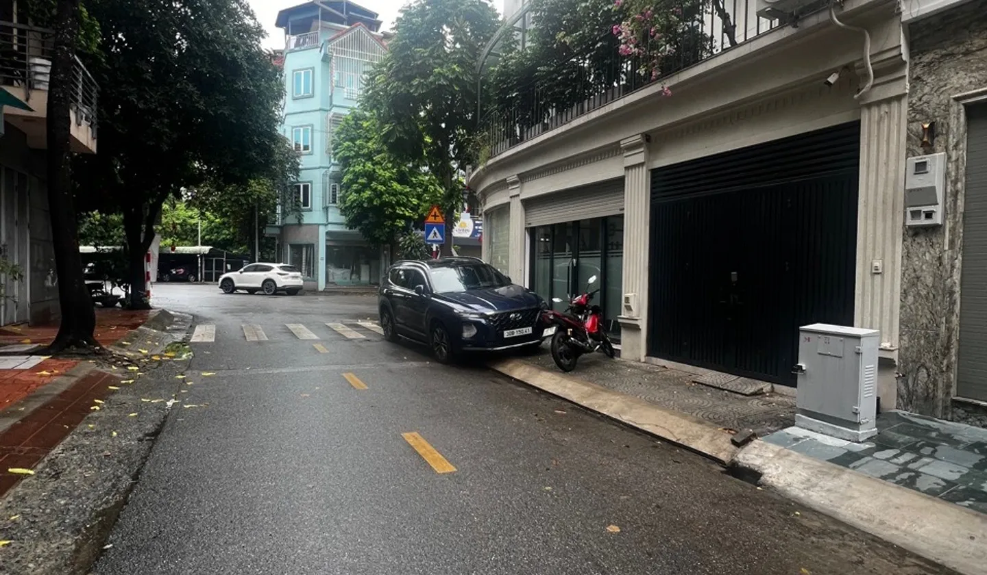 TIỂU kĐT Nam La Khê-💥 GẦN PHỐ - KINH DOANH TỐT - PHÂN LÔ VIP THANG MÁY - NỘI THẤT XỊN - VỈA HÈ -... Bán nhà riêng tại Hà Đông, Hà Nội 01