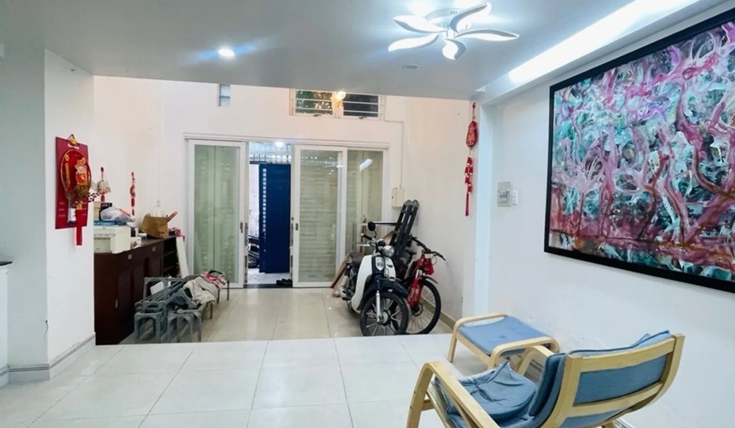 Nhà 4 Tầng BTCT, Hẻm Xe Hơi, Cách Mạng Tháng 8, Quận 10. Chỉ 9.6 Tỏi... Bán nhà riêng tại Hòa Hưng, Hồ Chí Minh 01