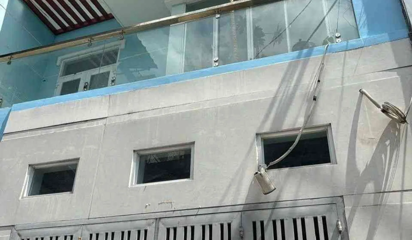 - Ngang 5.7 m dài 8.7 m .
- Nhà 4 tầng 5PN , 4 WC , khoảng sân trước nhà rộng rãi.... Bán nhà riêng tại Bình Tây, Hồ Chí Minh 01