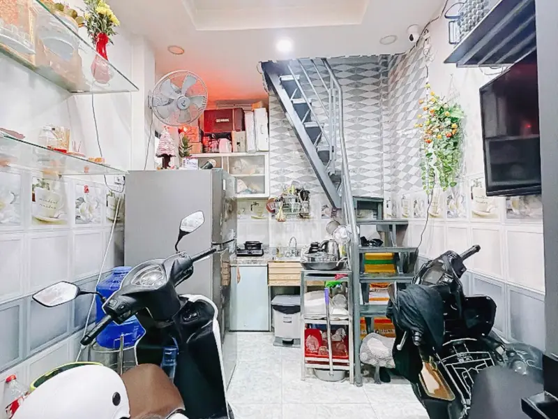 GẦN ĐH NGUYỄN TẤT THÀNH - 3 TẦNG - NỞ HẬU 4M- 2.15 TỶ... Bán nhà riêng tại Xóm Chiếu, Hồ Chí Minh 01
