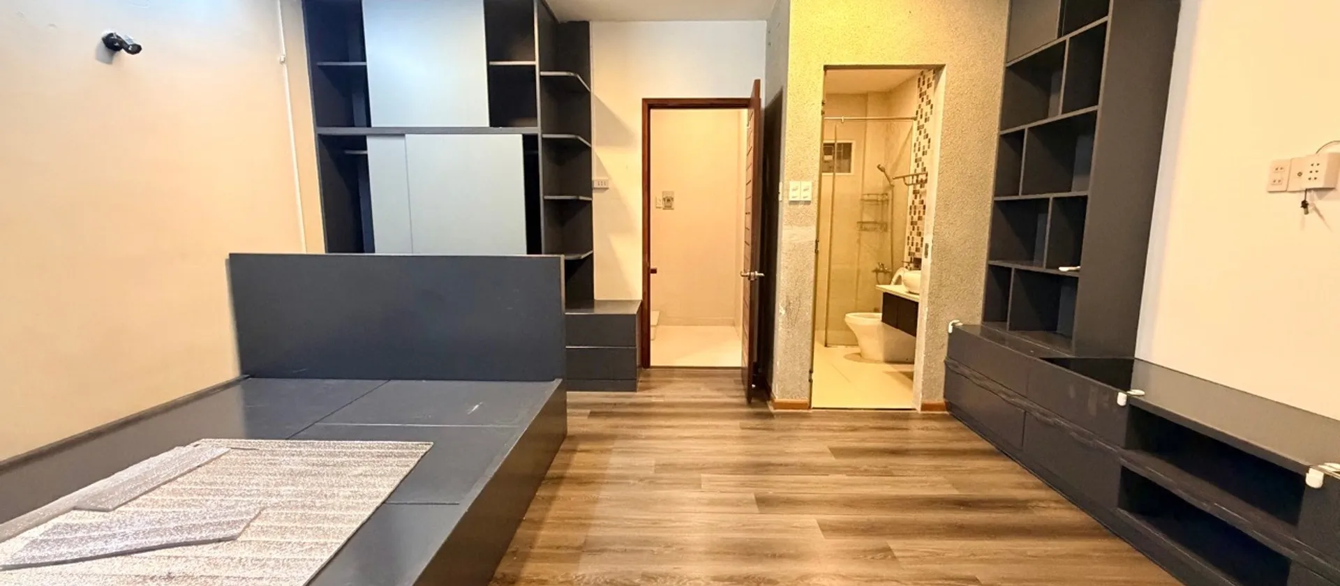 Nhà 5 tầng mặt tiền rộng hẻm ô tô Phan Tây Hồ - Khu ẩm thực sầm uất... Bán nhà riêng tại Cầu Kiệu, Hồ Chí Minh 01