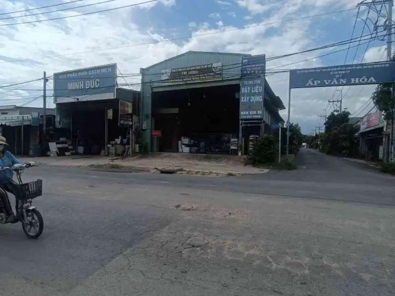 Bán kho, nhà xưởng mặt tiền rộng tại Tỉnh Lộ 8 khu kinh doanh sầm uất... Bán kho, nhà xưởng tại Phú Hòa Đông, Hồ Chí Minh 01