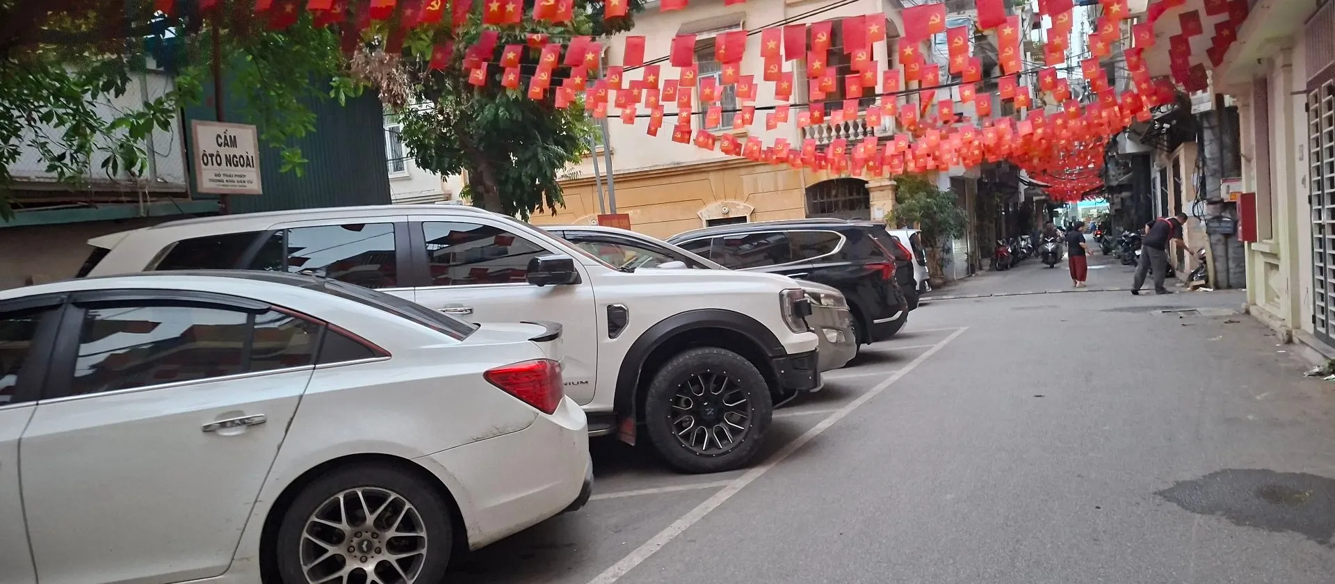 Mảnh đất VÀNG KHƯƠNG TRUNG 37m mặt tiền rộng PHÂN LÔ Ô TÔ TRÁNH - VÀO NHÀ
BÃI Ô TÔ GẦN NHÀ 11.8 tỷ... Bán đất tại Thanh Xuân, Hà Nội 01