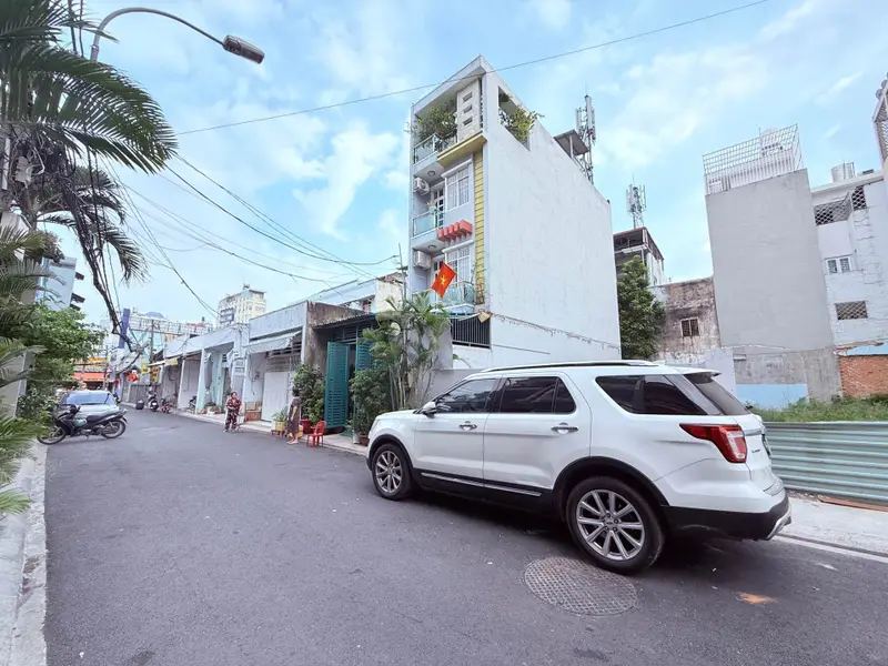 Nhà 3 tầng 5 phòng ngủ, hẻm như mặt tiền đường 10m tại Tân Bình... Bán nhà riêng tại Tân Sơn, Hồ Chí Minh 01