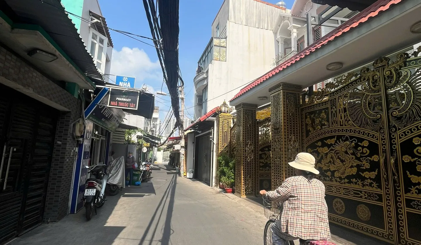 Bán nhà riêng quận 7, mặt tiền hẻm rộng 6.1m, 2 tầng, diện tích 78.2m2, giá 10.9 tỷ... Bán nhà riêng tại Tân Thuận, Hồ Chí Minh 01