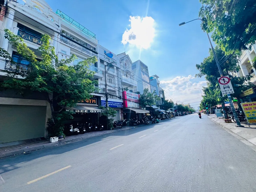 Bán nhà mặt phố 3 tầng rộng 163m2, phù hợp kinh doanh tại Tân Bình... Bán nhà mặt phố tại Tân Bình, Hồ Chí Minh 01