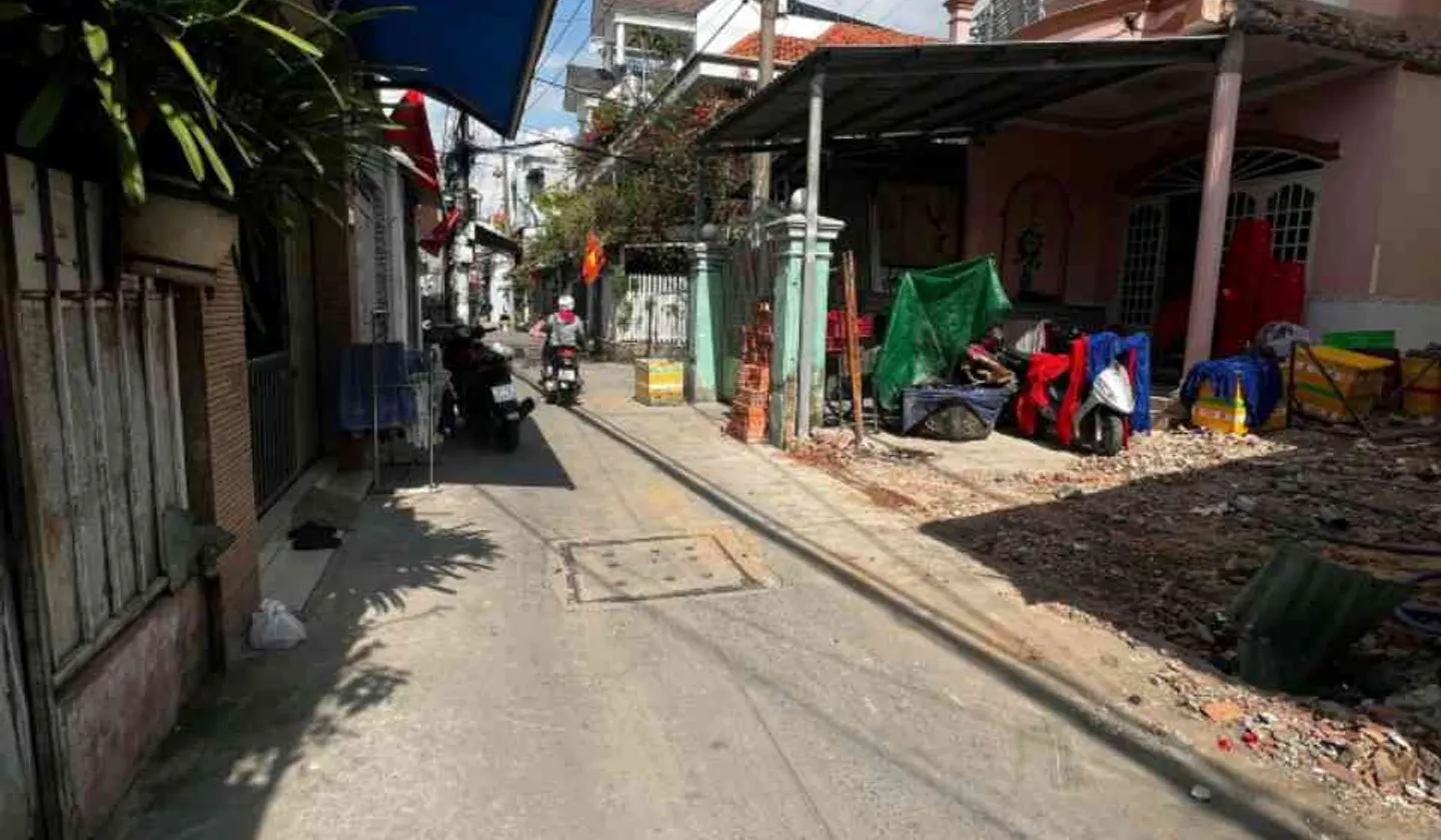 Đất Trống kề bên kdc an sương 5,3m x 13m. Đường xe hơi... Bán đất tại Đông Hưng Thuận, Hồ Chí Minh 01
