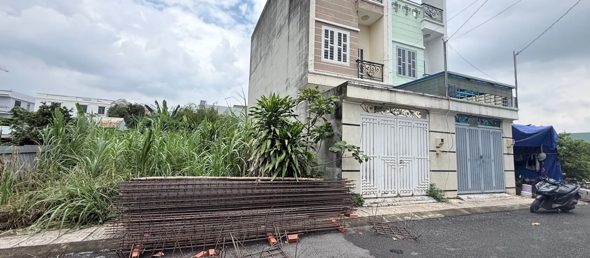Bán nhà 3 tầng 4 phòng ngủ tại Trường Lưu, giá 5,4 tỷ... Bán nhà riêng tại Long Trường, Hồ Chí Minh 01