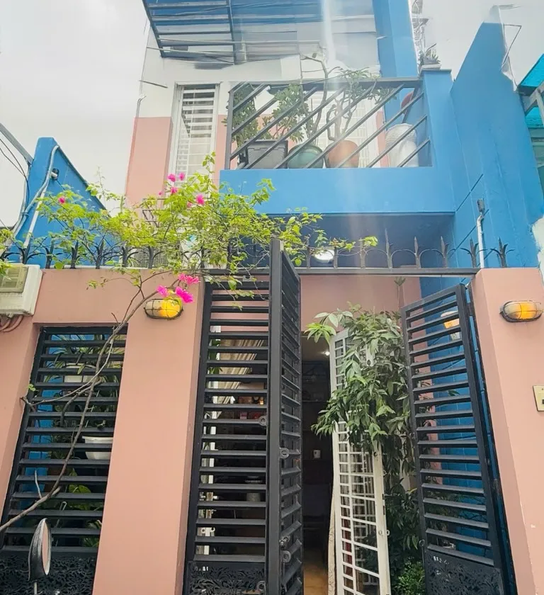 Nhà phố 2 tầng quận 10 giá tốt, tiện nghi đầy đủ... Bán owner_side tại Hòa Hưng, Hồ Chí Minh 01