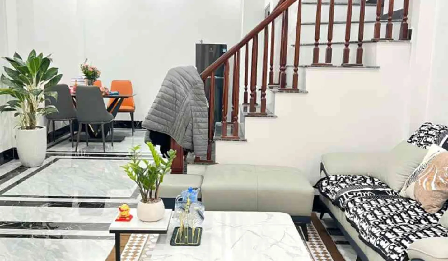 Bán nhà riêng 3 tầng phường Long Biên, Hà Nội, nhà mới, diện tích 40m2, giá 6.4 tỷ... Bán nhà riêng tại Long Biên, Hà Nội 01