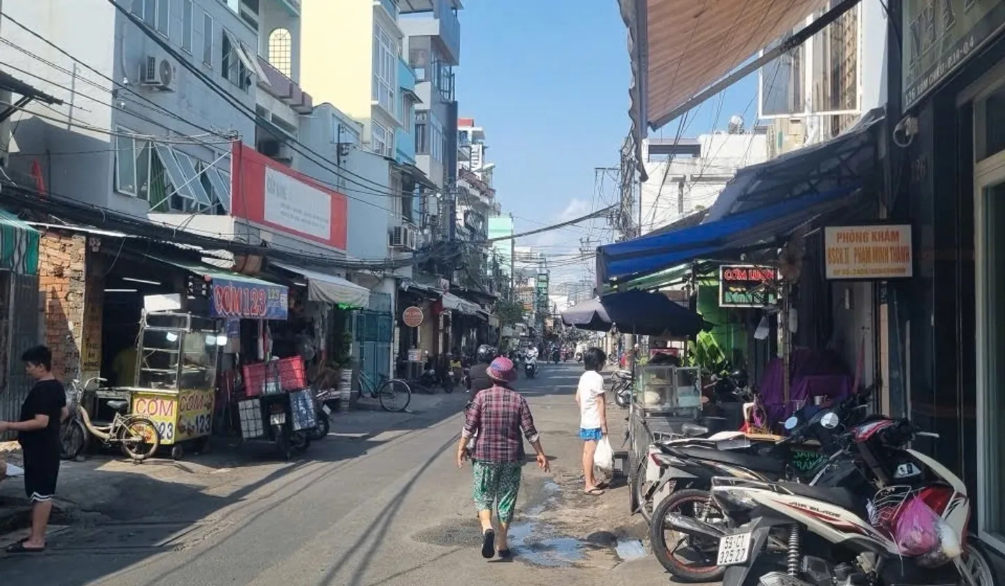 XÓM CHIẾU - 3 TẦNG - 55M2 - DÒNG TIỀN 180TR/NĂM - NHỈNH 6 TỶ... Bán nhà riêng tại Xóm Chiếu, Hồ Chí Minh 01