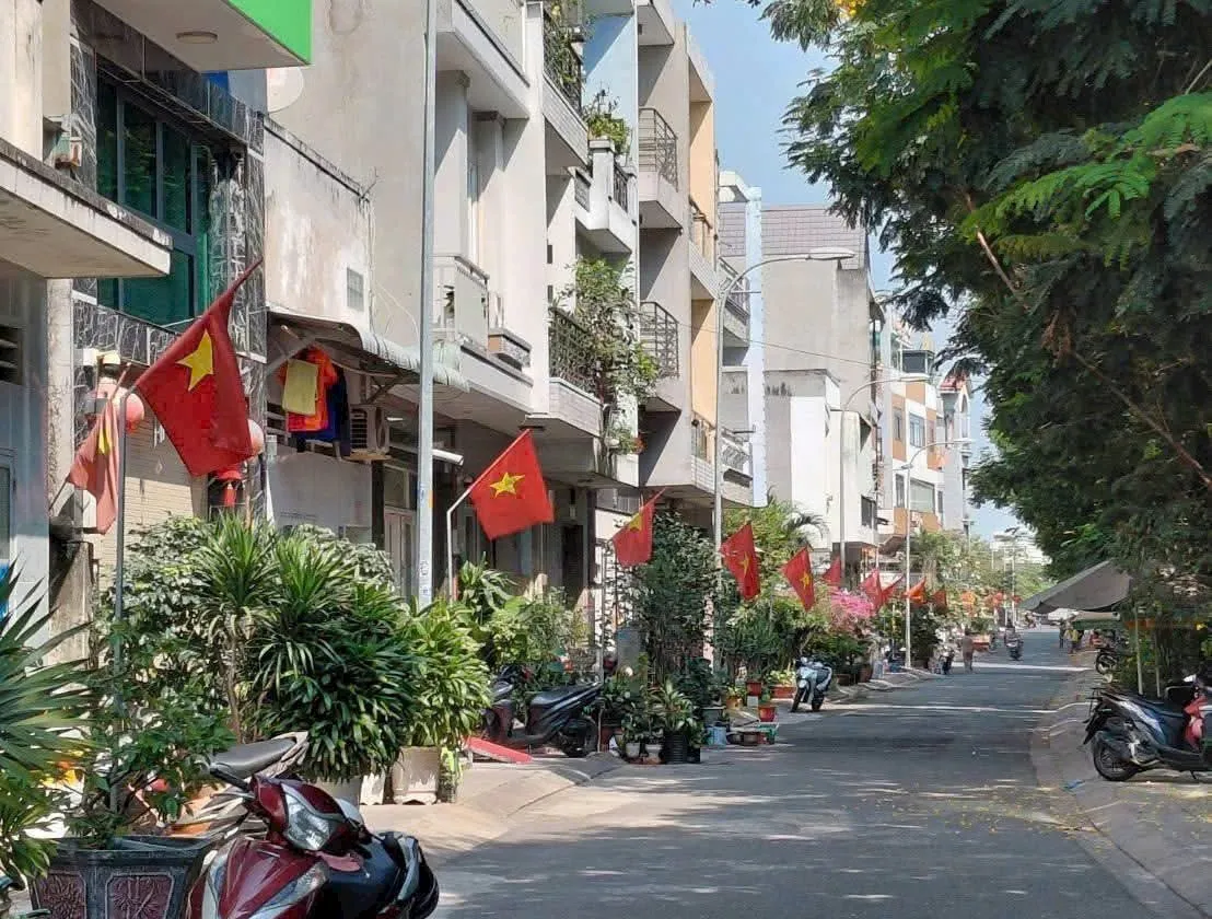 🔥🔥 SIÊU PHẨM BỊ NGỘP❗️NHÀ 4 TẦNG KDC ÊM ĐỀM. P.LINH XUÂN, THỦ ĐỨC- DIỆN TÍCH 119M2- SHR- GIÁ 8 TỶ... Bán nhà mặt phố tại Linh Xuân, Hồ Chí Minh 01