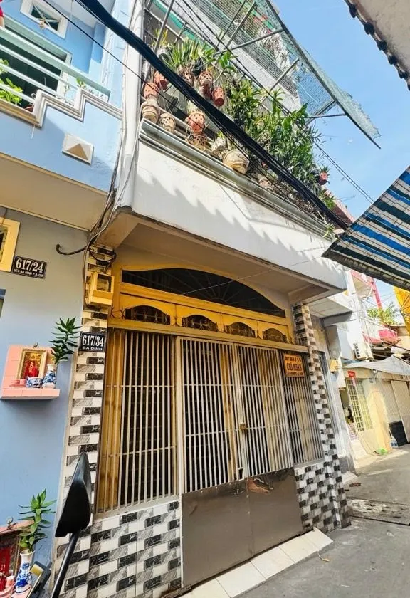 NHÀ ĐẸP Ở NGAY - HẺM THÔNG THOÁNG - GẦN MẶT TIỀN BA ĐÌNH - NHỈNH 3 TỶ TL... Bán nhà riêng tại Chánh Hưng, Hồ Chí Minh 01