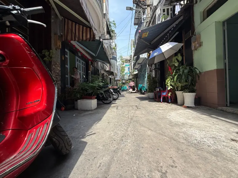 Kết cấu 5 tầng, đang có hơn 10 phòng cho thuê tháng 18tr. Nếu cho thuê nguyên căn là 25tr/tháng.
+... Bán nhà riêng tại Hòa Hưng, Hồ Chí Minh 01