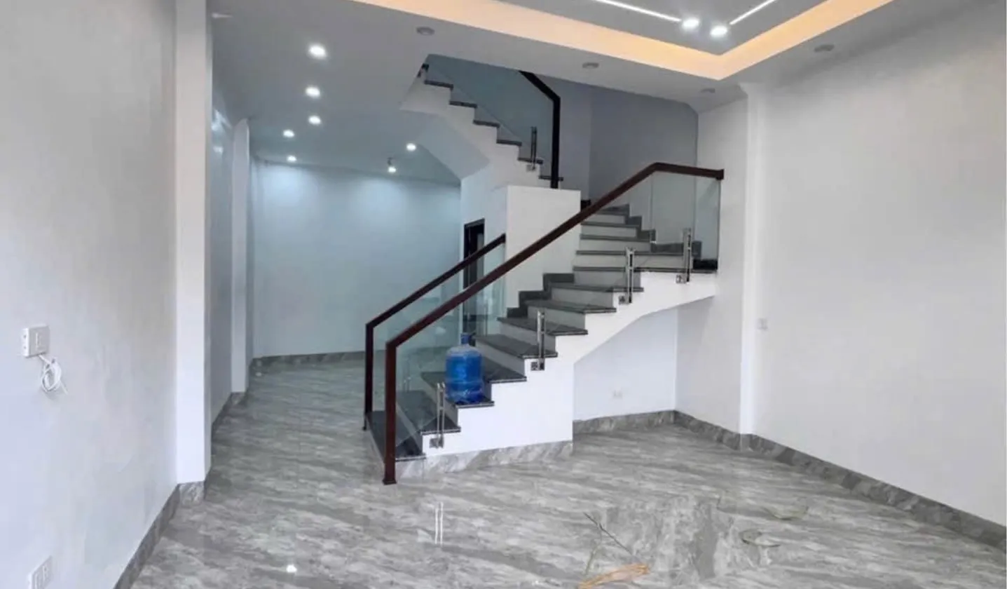 SIÊU PHẨM N.HÀ ĐẸP GIÁ TỐT, MỚI KÍNG KOONG, ngõ 13 Cao Xanh
3 ngủ, 3 vệ sinh, khách, phòng thờ, bếp... Bán nhà riêng tại Cao Xanh, Quảng Ninh 01