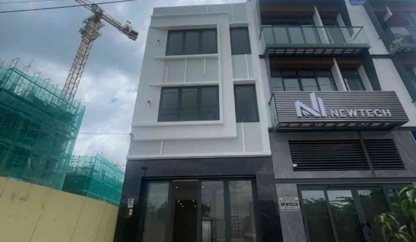 Nhà 3 tầng mới hoàn thiện, đường rộng 20m, 107m2, khu đất vàng Đào Trí quận 7, 12 tỷ thương lượng... Bán nhà riêng tại Phú Thuận, Hồ Chí Minh 01