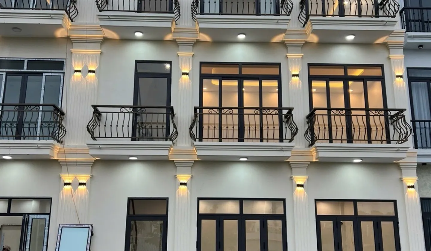NHÀ PHÂN LÔ TRUNG TÂM CẤP CỨU MỎ - Ô TÔ TẬN NHÀ – 3 TẦNG 2 TỶ HƠN... Bán nhà riêng tại Hà Tu, Quảng Ninh 01