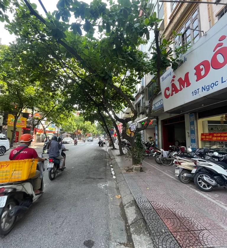 Bán nhà mặt phố Ngọc Lâm, gần ngã tư Hồng Tiến, kinh doanh sầm uất... Bán nhà mặt phố tại Bồ Đề, Hà Nội 01