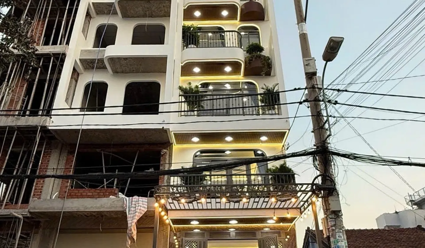 Nhà mặt phố Tân Thới Nhất 7 tầng sang trọng,thang máy hiện đại nội thất đầy đủ... Bán nhà mặt phố tại Đông Hưng Thuận, Hồ Chí Minh 01