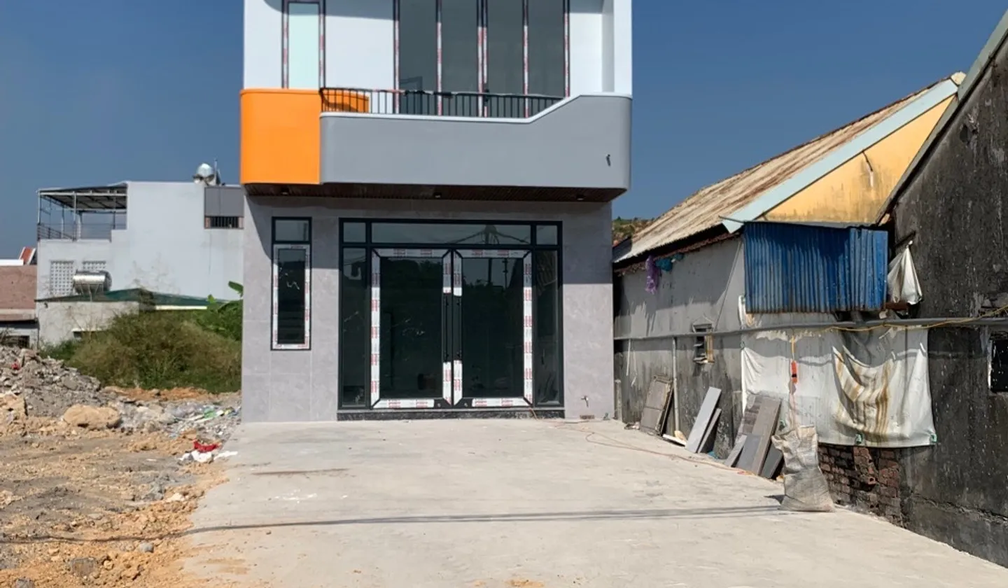 Nhà 3 Tầng Phong Cách Hiện Đại Tại Phường Cao Xanh... Bán nhà riêng tại Cao Xanh, Quảng Ninh 01