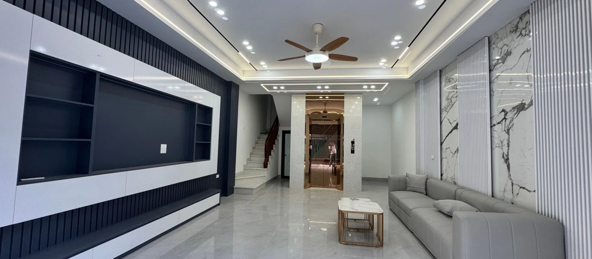 Nhà sang Long Biên, thang máy, ô tô đỗ cửa, giá tốt... Bán nhà riêng tại Long Biên, Hà Nội 01