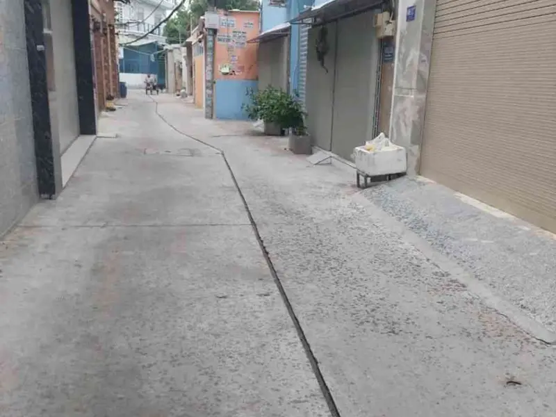 Nhà chính chủ , Diện tích hơn 50m² chỉ nhỉnh 3 tỷ , nhà có thể ở và tiện xây mới theo ý thích... Bán nhà riêng tại An Lạc, Hồ Chí Minh 01