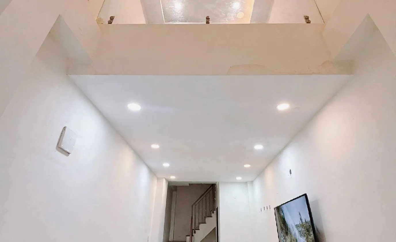 NGAY CẦU NGUYỄN VĂN CỪ - 5 Tầng - 3Pn - Nhỉnh 5 tỷ - Sổ vuông đẹp... Bán nhà riêng tại Khánh Hội, Hồ Chí Minh 01