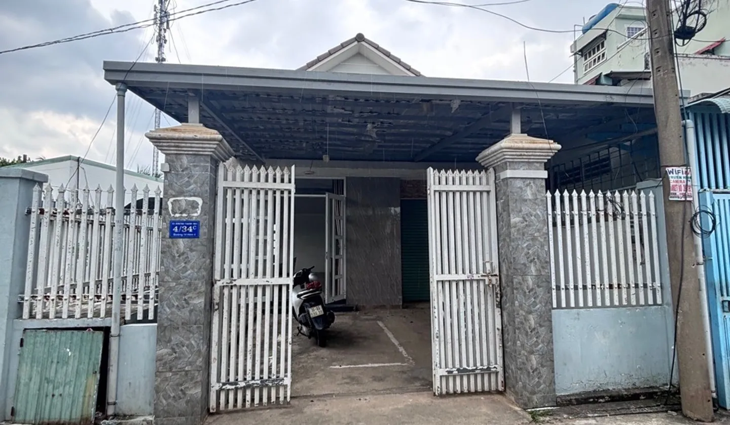Bán nhà riêng cấp 4 gần Bến xe Miền Đông, diện tích 132.7 m2, sân đậu xe hơi... Bán nhà riêng tại Long Bình, Hồ Chí Minh 01