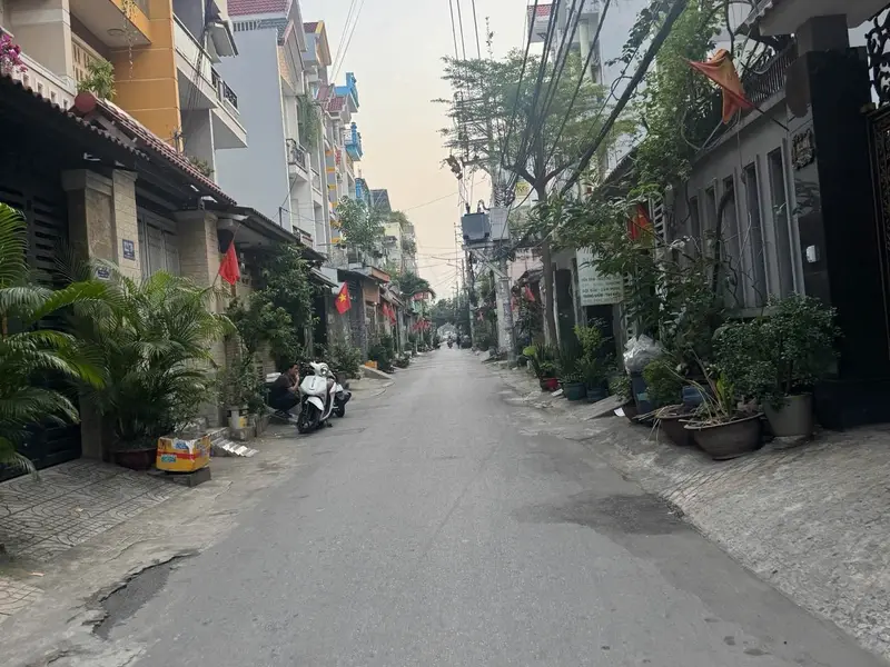 BÁN NHÀ ĐẸP SÁT HUƠ.G LỘ 2 - COOPMAR.T - ĐƯỜNG XE TẢI - 6PN - ( 8X18M ) - NHỈNH 10$... Bán nhà riêng tại Bình Trị Đông, Hồ Chí Minh 01