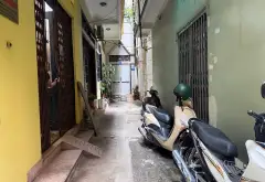 Bán nhà riêng tại phường Nguyễn Phong Sắc, 40m2 Sổ vuông bánh chưng, ngõ thông bàn cờ... Bán nhà riêng tại Nghĩa Đô, Hà Nội 03