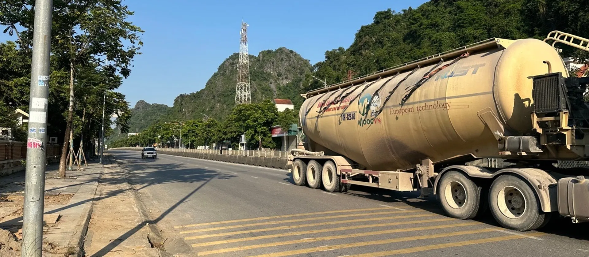 Vị trí đắc địa, Mặt phố, Mặt tiền hơn 30m, dòng tiền ổn định 40tr/tháng.
Mặt phố Đặng Châu Tuệ (Quố... Bán nhà mặt phố tại Quang Hanh, Quảng Ninh 01