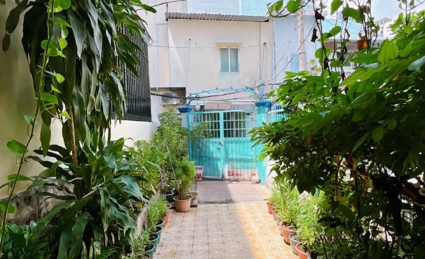 Nhà cũ Bến Vân Đồn, 2 tầng, 126m2, ngang 4, sổ đẹp nở hậu, chỉ nhỉnh 7 tỷ... Bán owner_side tại Khánh Hội, Hồ Chí Minh 01