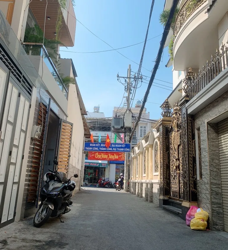Bán nhà 3 tầng 42m² tại quận với nhiều phòng ngủ, tiện kinh doanh và giao thông thuận tiện... Bán owner_side tại An Hội Đông, Hồ Chí Minh 01