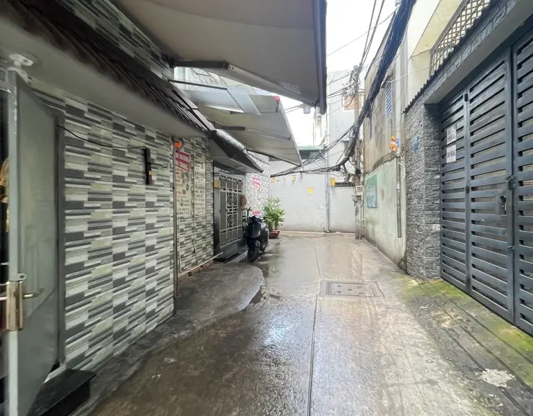 Gần Trường Nguyễn Trãi - 2 Tầng - 68m² - Nhỉnh 5 tỷ - Ngang hơn 4m - Nở hậu 8m... Bán nhà riêng tại Xóm Chiếu, Hồ Chí Minh 01