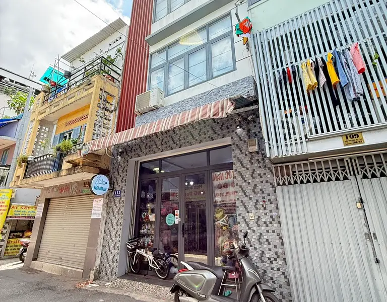 Nhà mặt tiền Quận 3, 4 phòng ngủ, sẵn sàng kinh doanh... Bán nhà mặt phố tại Nhiêu Lộc, Hồ Chí Minh 01