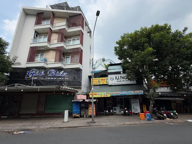 Nhà phố 3 tầng hiện đại, mặt tiền rộng trung tâm thành phố... Bán nhà mặt phố tại Nhiêu Lộc, Hồ Chí Minh 01