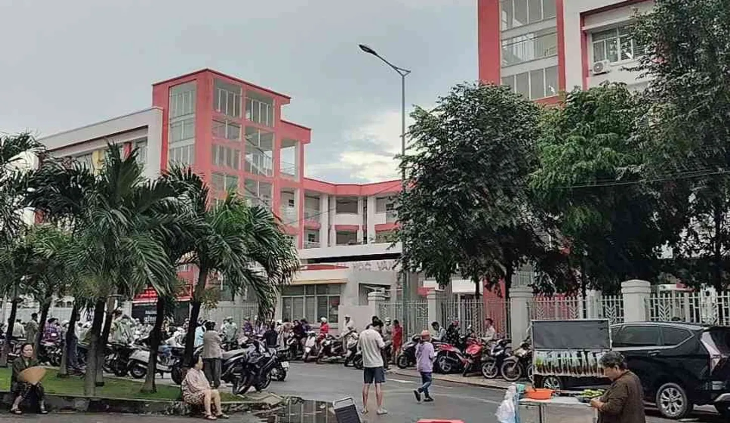 💥💥Chung Cư💥ĐH CÁN BỘ💥Thang Máy💥
🏡 62m² x 2PN, Wc, Pk, bếp
🌹🌹
👍Gần Chợ, bệnh viện,... Bán căn hộ chung cư tại Bình Thạnh, Hồ Chí Minh 01