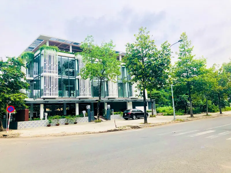 Tòa văn phòng GÓC 3 MẶT TIỀN- 5 tầng Nguyễn Thị Định Quận 2 -NGAY CẢNG CÁT LÁI -1700m2 (28x20m)... Bán văn phòng tại Cát Lái, Hồ Chí Minh 01