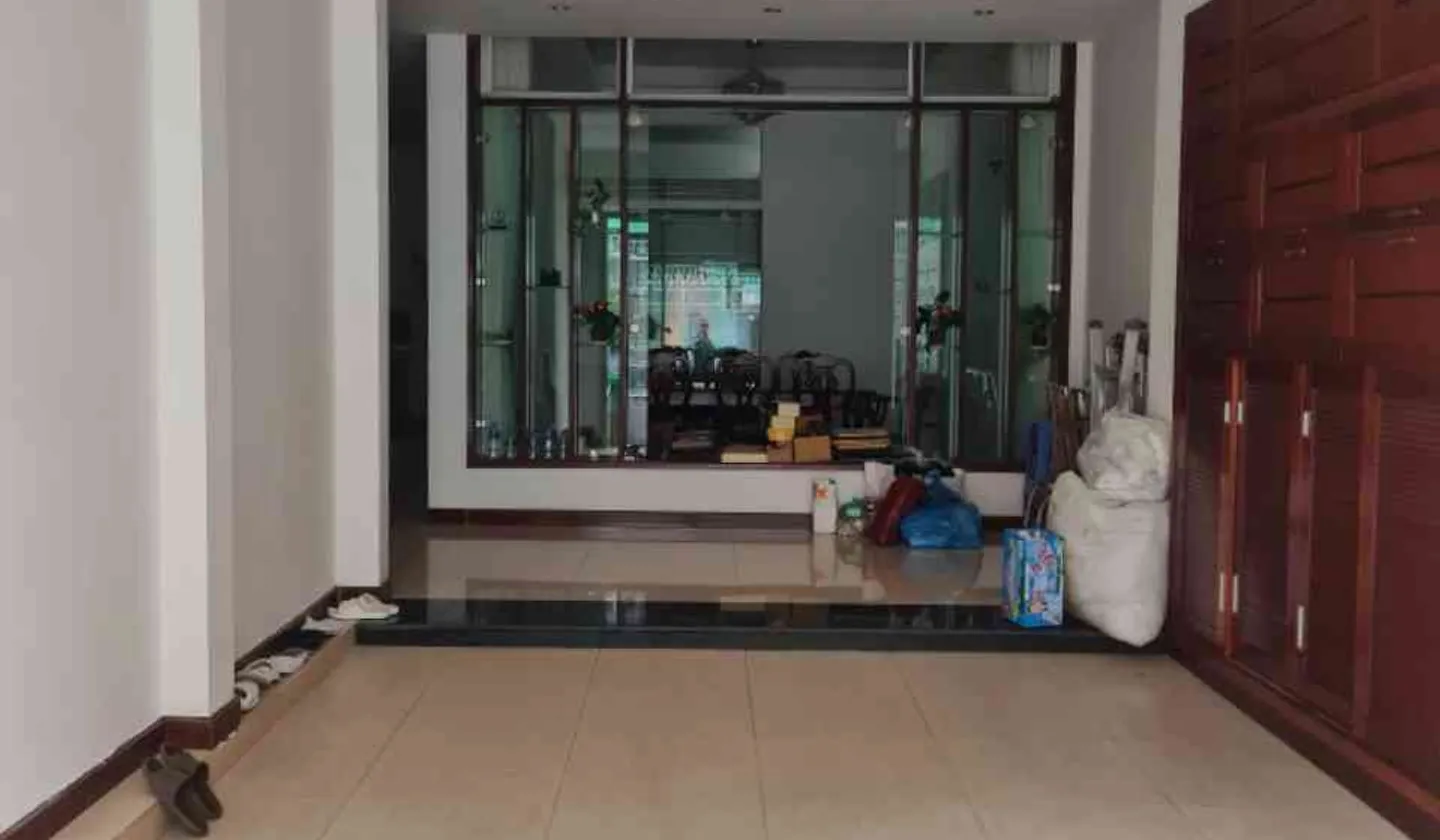Chính chủ gửi bán.
 Do chủ có tuổi con cái đã trưởng thành định cư nước ngoài, nhà rộng quá ko có n... Bán biệt thự, liền kề tại Hòa Hưng, Hồ Chí Minh 01