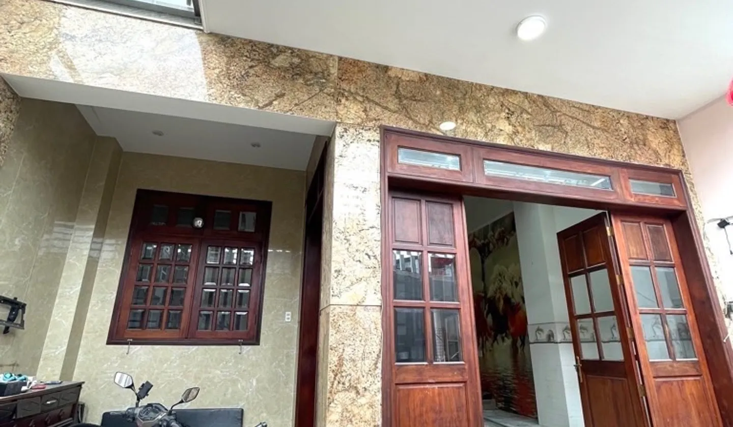 KHÔNG CÓ CĂN THỨ 2! CHỈ 60TR/m CÓ NGAY!
NHÀ 4 TẦNG BTCT - NGANG 7M HIẾM CÓ- NHIỀU PHÒNG NGỦ... Bán nhà riêng tại Đông Hưng Thuận, Hồ Chí Minh 01