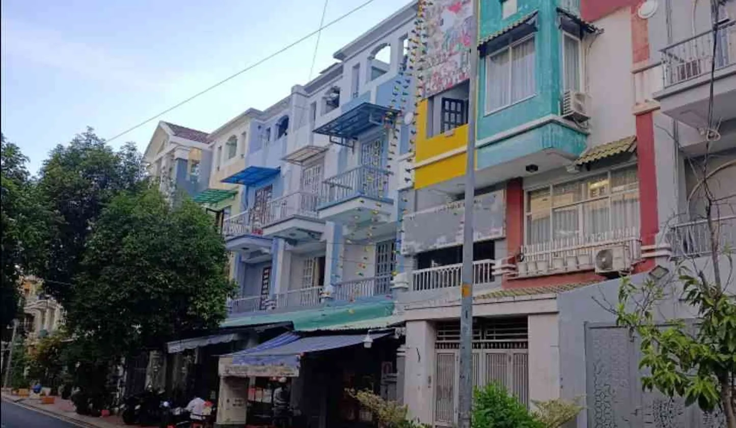 Nhà phố 4 tầng rộng rãi, tiện kinh doanh ngay Quận 8... Bán nhà mặt phố tại Chánh Hưng, Hồ Chí Minh 01