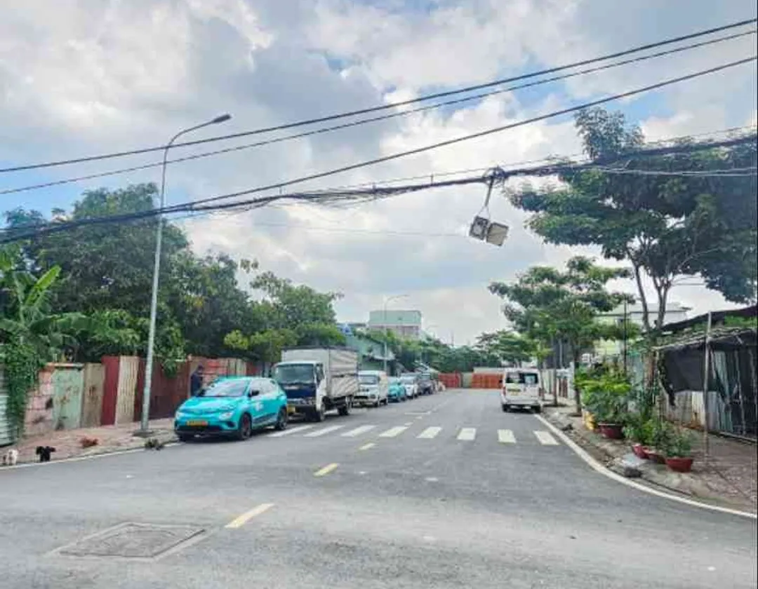 Cơ hội hiếm có sở hữu nhà lô góc 3 mặt tiền • 4x19M • vị trí kinh doanh đắc địa tại Phường An Lạc... Bán nhà riêng tại An Lạc, Hồ Chí Minh 01