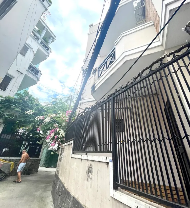 Nhà lô góc hẻm xe hơi Quận 3, rộng rãi, sẵn ở ngay... Bán nhà riêng tại Nhiêu Lộc, Hồ Chí Minh 01