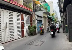 Căn nhà tiềm năng tại Quận 10 - thêm thu nhập từ căn hộ dịch vụ... Bán nhà riêng tại Hòa Hưng, Hồ Chí Minh 01